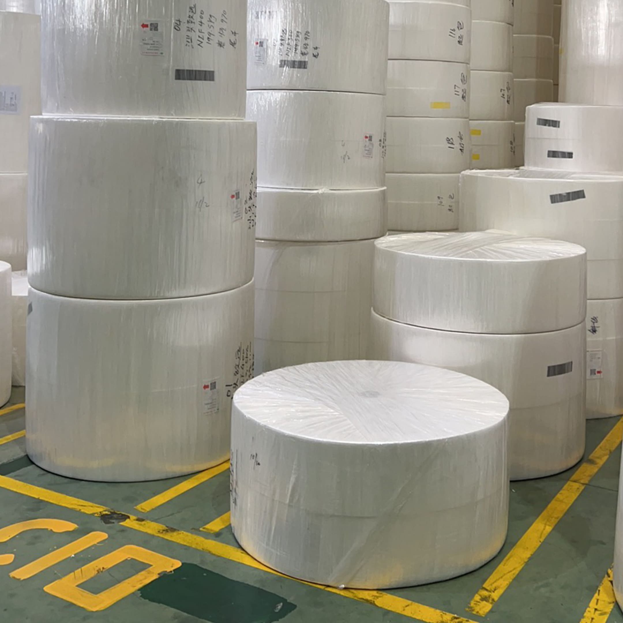 Super Large Tissue Roll for Material of Napkin Facial Tissue Toilet Paper  Facial Tissue - China Mother Roll and Napkin price